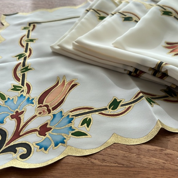 NWOT Scallop Border Tulip Pattern Hand Painted Napkins - Picture 6 of 7